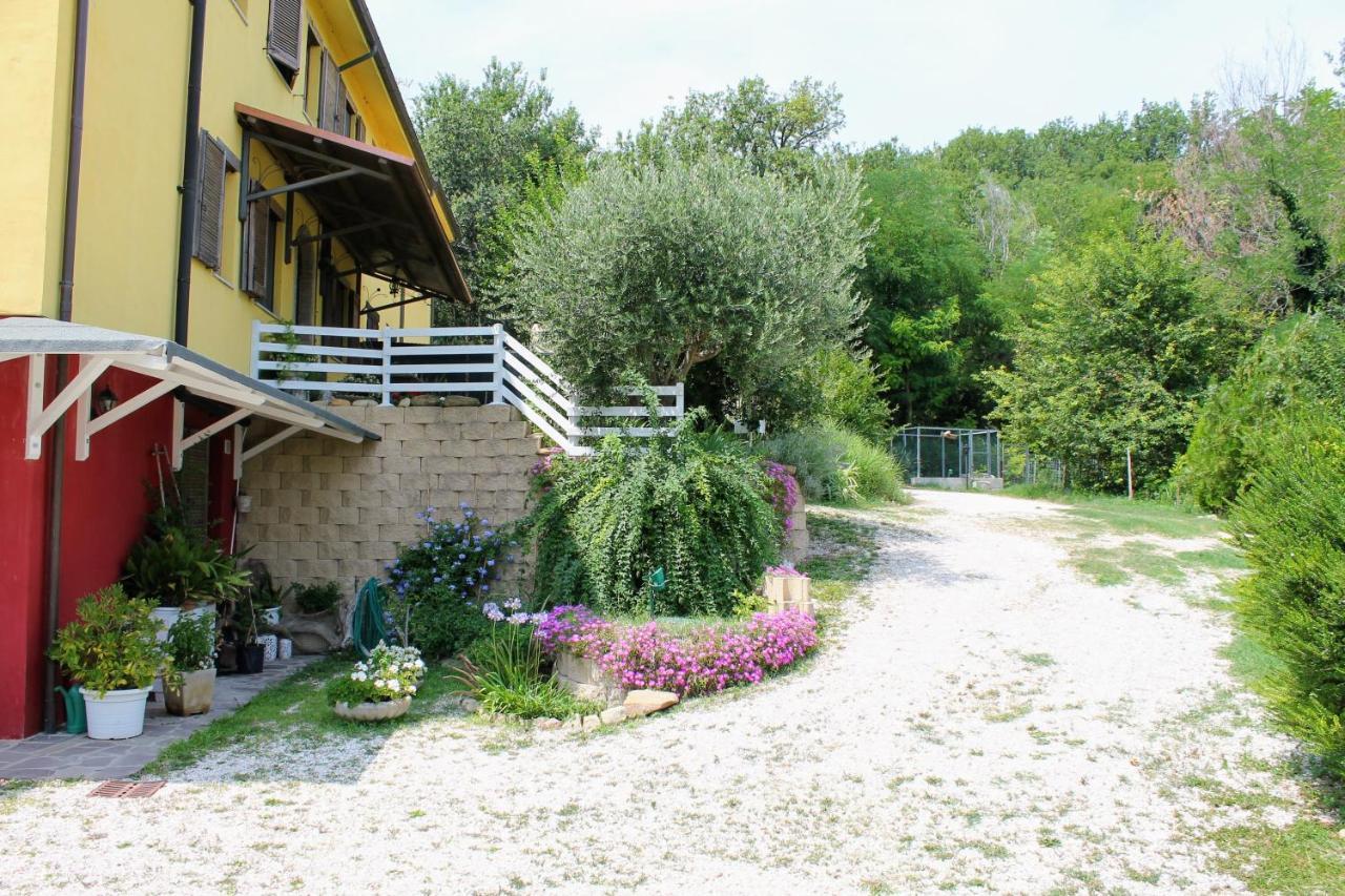 La Rupe Del Falco Monteciccardo Exterior foto